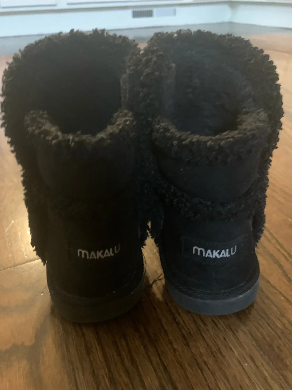 Makalu California warm black